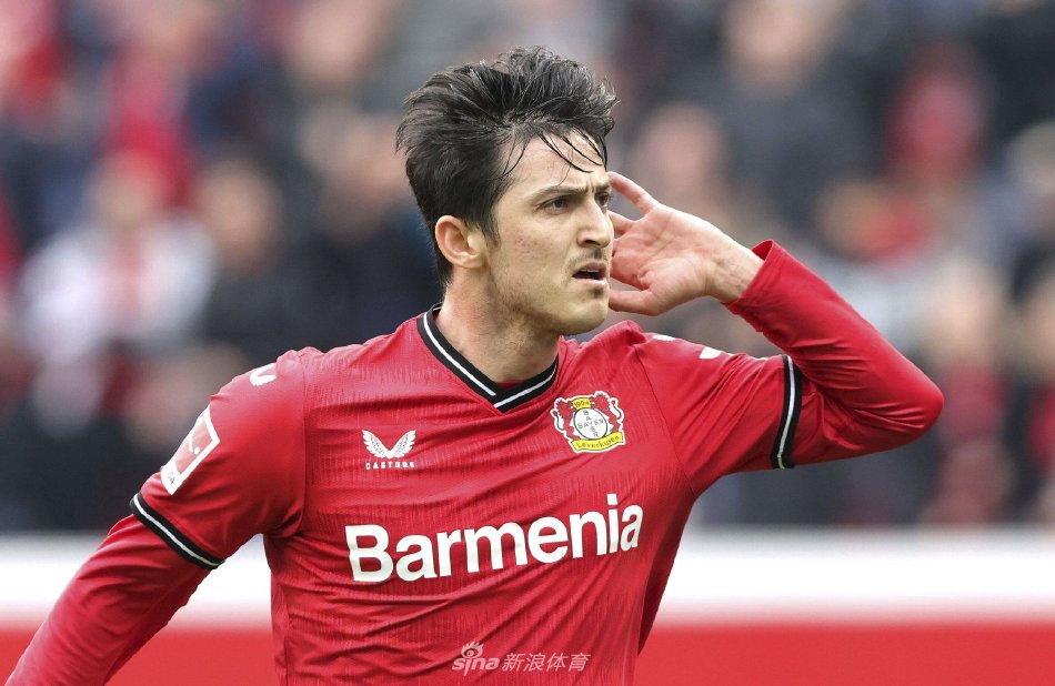 展示了他在 展示了他在